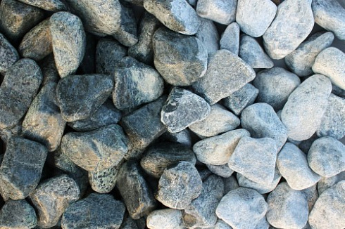 Kamenclub.ru: Щебень галтованный зеленый (змеевик) фр. 50-100 мм.  купить в Воронеже галтовка мраморная зеленый, салатовый мрамор 12 500 руб/т   фото КАМЕНЬ КЛУБ