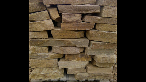 Kamenclub.ru: Песчаник пластушка желтый с рисунком (4-6 см)  купить в Воронеже плитняк пластушка желтый с рисунком песчаник 9 000 руб/м3   фото КАМЕНЬ КЛУБ