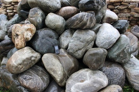 Kamenclub.ru: Речной валун Кабанчик фр.300-500 мм.  купить в Воронеже крупный природный камень галька серый, темно-серый речной валун галечник масштабный 7000 руб/т   фото КАМЕНЬ КЛУБ