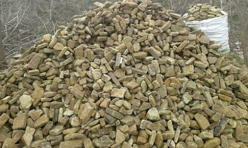 Kamenclub.ru: Песчаник для строительства и кладки блочный (фр 100-200 мм)  купить в Воронеже песчаник бежевый серый рыжий валун мелкий для строительства песчаник 6500 руб/т   фото КАМЕНЬ КЛУБ