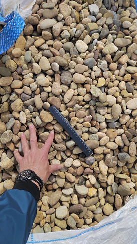 Kamenclub.ru: Галька речная окат рыжая фр. 20-40 мм. купить  в Воронеже галька речная окатанная рыжая желтая серая округлая речная галька 5000 руб/т   фото КАМЕНЬ КЛУБ