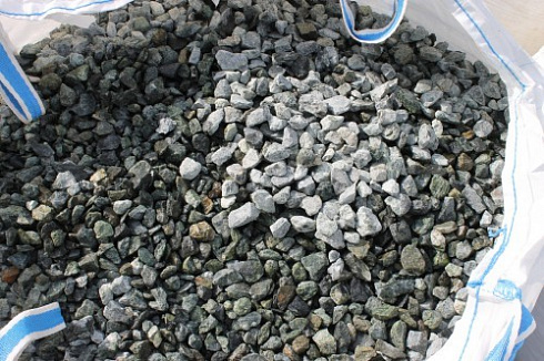 Kamenclub.ru: Щебень крошка зеленый (змеевик) фр. 20-40 мм.  купить в Воронеже мрамор зеленый, салатовый ландшафтная мраморная крошка 8500 руб/т   фото КАМЕНЬ КЛУБ