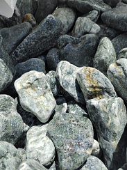 Галтованный жадеит (фр. 70-100 мм) фото Камень Клуб  купить в Воронеже