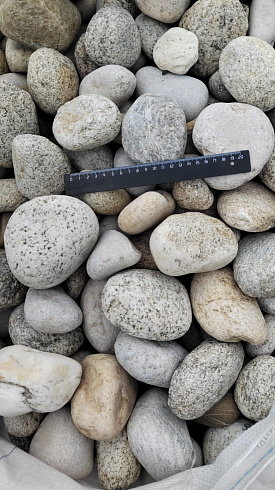 Kamenclub.ru: Галька речная окат (серо-белая) фр. 70-120 мм купить  в Воронеже галька галечник бело-серая, серо-белая, серая, белая речная природная галька  8000 руб/т   фото КАМЕНЬ КЛУБ