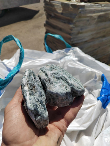 фото Галтованный жадеит (фр. 70-100 мм)  купить в Воронеже в интернет-портале КАМЕНЬ КЛУБ