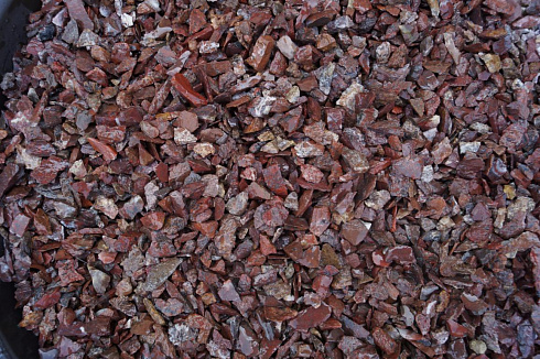 Kamenclub.ru: Щебень крошка красный (ЯШМА) фр. 20-40 мм.  купить в Воронеже яшма красный, бордовый декоративный ландшафтный щебень 9000 руб/т   фото КАМЕНЬ КЛУБ