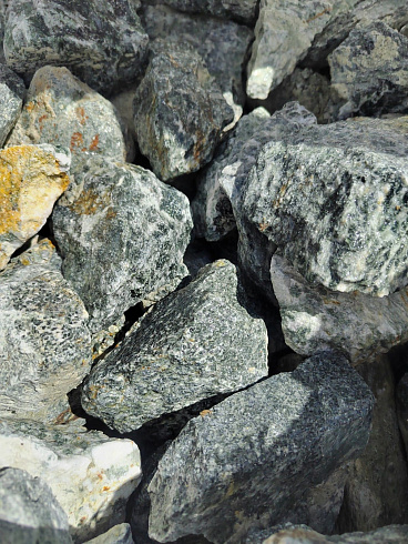 фото Галтованный жадеит (фр. 70-100 мм)  купить в Воронеже в интернет-портале КАМЕНЬ КЛУБ