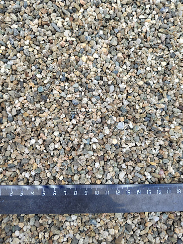 Kamenclub.ru: Галька речная окат (серая) фр.3-5 мм купить  в Воронеже галька речная серая бежевый темно-серый окатанный речной камень округлый 9500 руб/т   фото КАМЕНЬ КЛУБ