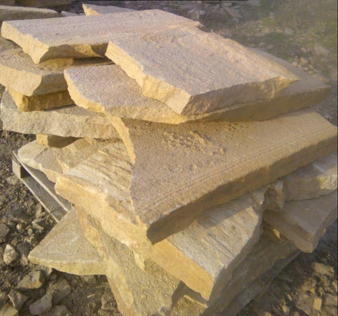 Kamenclub.ru: Форматный камень (плаха) пошаговая дорожка от 70-150 см (4 -12 см)  купить в Воронеже плитняк  форматный плаха желтый песчаник 9 000 руб/т   фото КАМЕНЬ КЛУБ