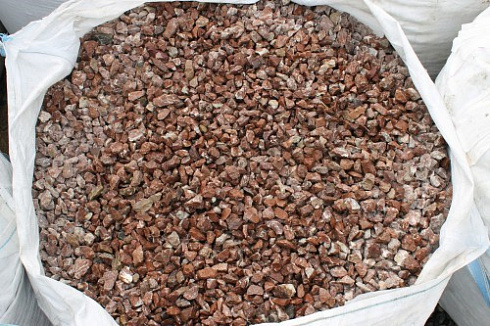 Kamenclub.ru: Мраморная крошка (щебень крошка розовый) фр. 20-40 мм.  купить в Воронеже мрамор розовый, красный мраморная крошка декоративная 11000 руб/т   фото КАМЕНЬ КЛУБ