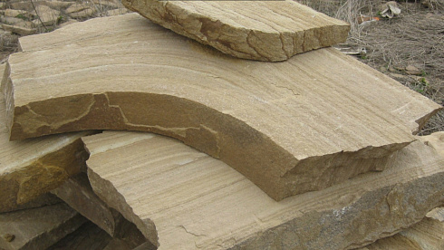 Kamenclub.ru: Форматный камень (плаха) пошаговая дорожка от 70-150 см (4 -12 см)  купить в Воронеже плитняк  форматный плаха желтый песчаник 9 000 руб/т   фото КАМЕНЬ КЛУБ