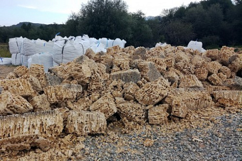 Kamenclub.ru: Крымский природный меотис фр. 100-500 мм.  купить в Воронеже меотис бежевый рыжий молочный желтый ракушечник 4 500 руб/т   фото КАМЕНЬ КЛУБ