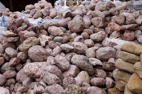 Kamenclub.ru: Розовый валунчик фр.100-300 мм.  купить в Воронеже крупный природный камень розовый, серый молочный красный речной галечник природный 7850 руб/т   фото КАМЕНЬ КЛУБ