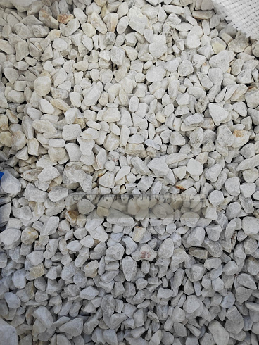 Kamenclub.ru: Мраморная крошка, щебень, цвет-белый, фр. 10-20 мм.  купить в Воронеже мрамор белый, молочный айвори каменная ландшафтная декоративная крошка шебня 12000 руб/т   фото КАМЕНЬ КЛУБ
