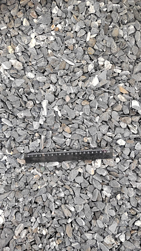 Kamenclub.ru: Щебень галтованный черный (мрамор) фр.10-20 мм.  купить в Воронеже мрамор черный с белыми прожилками, черный, белый окатанный округлый ландшафтный декоративный щебень 15000 руб/т   фото КАМЕНЬ КЛУБ