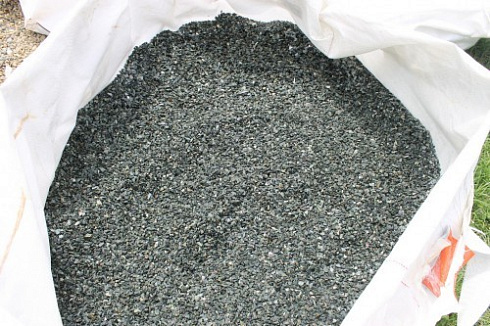 Kamenclub.ru: Щебень крошка зеленый (змеевик) фр. 5-10 мм  купить в Воронеже змеевик зеленый, салатовый ландшафтный декоративный щебень крошка 7 200 руб/т   фото КАМЕНЬ КЛУБ