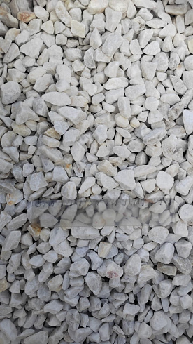 Kamenclub.ru: Мраморная крошка, щебень, цвет-белый, фр. 5-10 мм.  купить в Воронеже мрамор белый, айвори, молочный мраморная каменная крошка ландшафтная 12000 руб/т   фото КАМЕНЬ КЛУБ