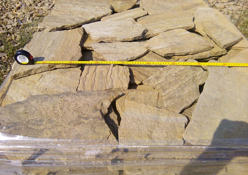 Kamenclub.ru: Песчаник пластушка желтый с разводом под дерево (2 см)  купить в Воронеже плитняк желтый с разводами, желтый, рыжий, серый песчаник пластушка рваная ландшафтная 11 000 руб/м3   фото КАМЕНЬ КЛУБ