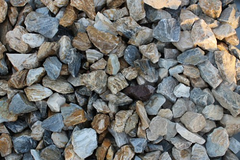 Kamenclub.ru: Мраморная крошка (щебень крошка медовый) фр. 20-40 мм.  купить в Воронеже мрамор бежевый рыжий желтый ландшафтная мраморная крошка 12000 руб/т   фото КАМЕНЬ КЛУБ