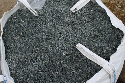 Kamenclub.ru: Щебень крошка зеленый (змеевик) фр. 10-20 мм.  купить в Воронеже змеевик зеленый, салатовый декоративная ландшафтная каменная крошка щебня 7 200 руб/т   фото КАМЕНЬ КЛУБ