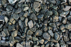 Kamenclub.ru: Щебень галтованный зеленый (змеевик) фр. 20-40 мм.  купить в Воронеже мрамор зеленый, салатовый оголтованный щебень мраморный 12500 руб/т   фото КАМЕНЬ КЛУБ