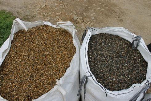 Kamenclub.ru: Галька окат (серо-желтая) фр.10-20 мм. купить  в Воронеже галька серо-желтая, рыжая, серый речная окатанная округлая галька 5000 руб/т   фото КАМЕНЬ КЛУБ