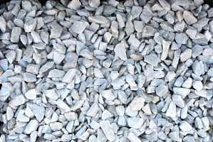 Kamenclub.ru: Мраморная крошка, щебень, цвет-белый, фр. 3-5 мм.  купить в Воронеже мрамор белый молочный бежевый мрамор колотый 11500 руб/т   фото КАМЕНЬ КЛУБ