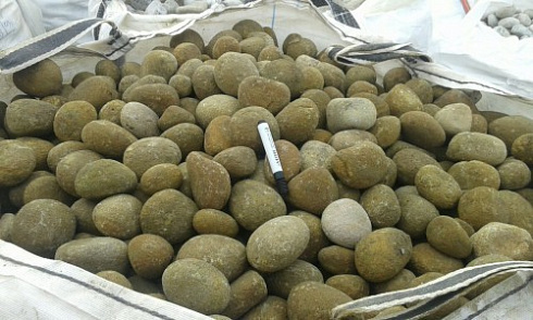 Kamenclub.ru: Песчаник ядра, фр. 100-300 мм  купить в Воронеже песчаник бежевый серый рыжий речная галька 5 000 руб/т   фото КАМЕНЬ КЛУБ