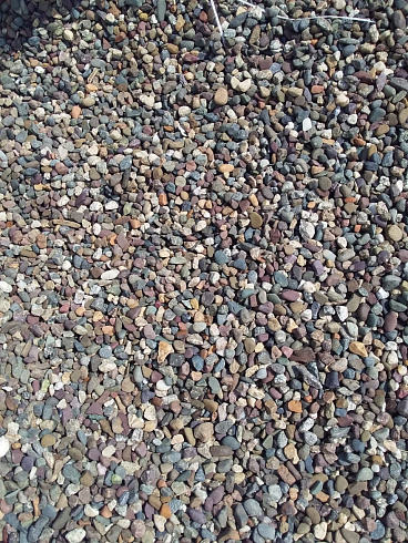 Kamenclub.ru: Галька речная окат цветная фр.5-10 мм. купить  в Воронеже галька речная белый, серый, красноватый, синий, темно-серый речная окатанная галька декоративная 6800 руб/т   фото КАМЕНЬ КЛУБ