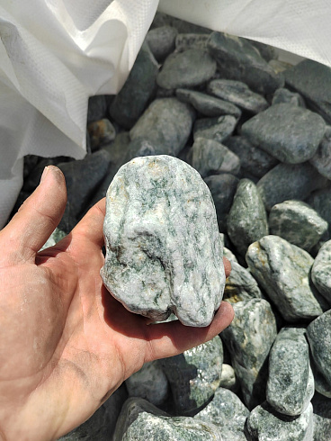 фото Галтованный жадеит (фр. 70-100 мм)  купить в Воронеже в интернет-портале КАМЕНЬ КЛУБ