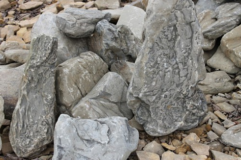 Kamenclub.ru: Песчаник декоративный ландшафтный (фр. 300-500 мм)  купить в Воронеже песчаник желтый рыжий серый зеленый валун речной окатанный природный песчаника 4 500 руб/т   фото КАМЕНЬ КЛУБ