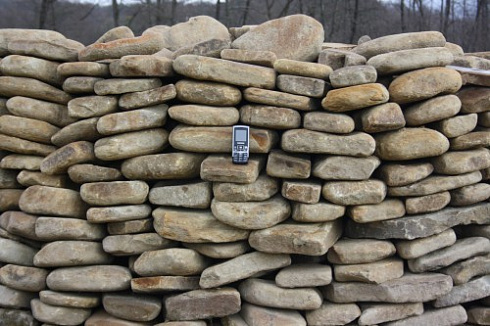 Kamenclub.ru: Песчаник для мощения дорожек, площадок, парковок ( фр 5-10 см)  купить в Воронеже песчаник  серый желтый коричневый рыжий песчаник оголтованный окатанный 6500 руб/т   фото КАМЕНЬ КЛУБ