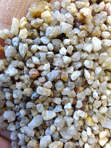 Кварцевый песок для площадок фр. 2-5 мм.  купить в Воронеже фото Камень Клуб