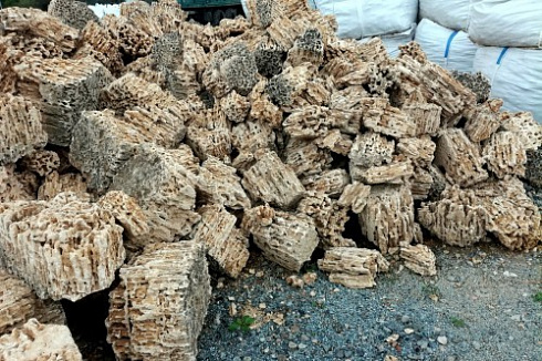 Kamenclub.ru: Крымский природный меотис фр. 100-500 мм.  купить в Воронеже меотис бежевый рыжий молочный желтый ракушечник 4 500 руб/т   фото КАМЕНЬ КЛУБ