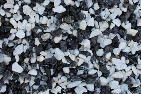 Kamenclub.ru: Мраморная крошка (щебень крошка микс : белый-черный-розовый) фр. 3-5 мм.  купить в Воронеже мрамор белый, черный, розовый, разноцветный мраморная каменная крошка декорвтивная 12000 руб/т   фото КАМЕНЬ КЛУБ