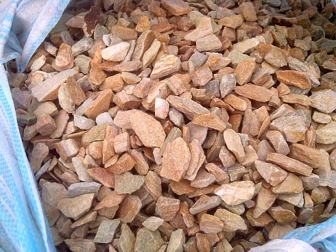 Kamenclub.ru: Щебень крошка желтый (ЗЛАТОЛИТ) фр. 20-40 мм.  купить в Воронеже златолит бежевый, золотистый, желтый декоративная каменная крошка 10800 руб/т   фото КАМЕНЬ КЛУБ