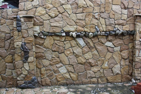 Kamenclub.ru: Песчаник колотый для облицовки (фр. 2-3 см)  купить в Воронеже песчаник бежевый серый рыжий песчаник строительный 5000 руб/т   фото КАМЕНЬ КЛУБ