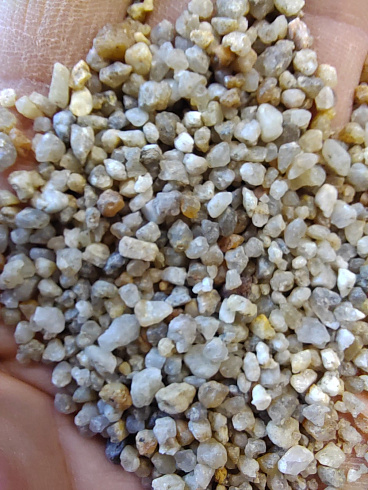 Кварцевый песок для площадок фр. 2-5 мм.  купить в Воронеже фото Камень Клуб