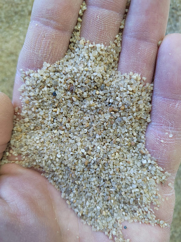 Кварцевый песок для площадок фр. 0,6-1,2 мм.  купить в Воронеже фото Камень Клуб