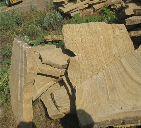 Kamenclub.ru: Форматный камень (плаха) пошаговая дорожка от 70-150 см (4 -12 см)  купить в Воронеже плитняк  форматный плаха желтый песчаник 9 000 руб/т   фото КАМЕНЬ КЛУБ