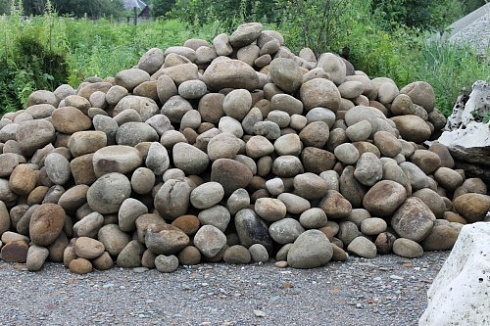 Kamenclub.ru: Песчаник ядра, фр. 100-300 мм  купить в Воронеже песчаник бежевый серый рыжий речная галька 5 000 руб/т   фото КАМЕНЬ КЛУБ