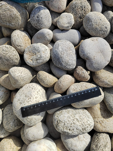 Kamenclub.ru: Галька речная окат (серо-белая) фр. 70-120 мм купить  в Воронеже галька галечник бело-серая, серо-белая, серая, белая речная природная галька  8000 руб/т   фото КАМЕНЬ КЛУБ