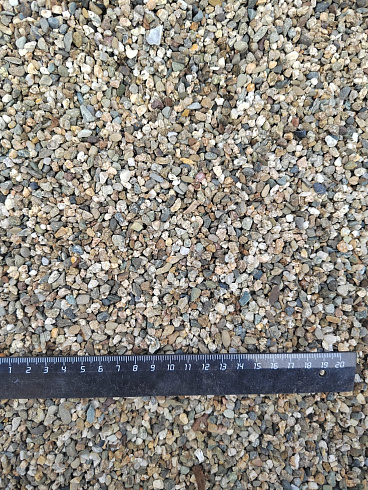Kamenclub.ru: Галька речная окат (серая) фр.3-5 мм купить  в Воронеже галька речная серая бежевый темно-серый окатанный речной камень округлый 9500 руб/т   фото КАМЕНЬ КЛУБ