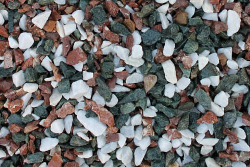 Kamenclub.ru: Мраморная крошка (щебень крошка микс: белый-розовый) фр. 10-20 мм.  купить в Воронеже мрамор белый, розовый каменный декоративный ландшафтный щебень 12000 руб/т   фото КАМЕНЬ КЛУБ