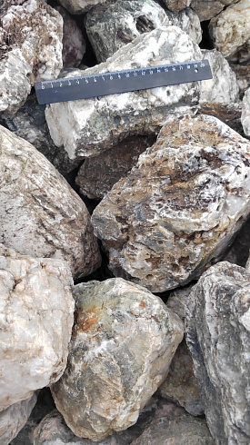 Kamenclub.ru: Кварцевый валунчик фр.100-300 мм.  купить в Воронеже кварц белый, бежевый молочный рыжий крупный природный камень галечник 7850 руб/т   фото КАМЕНЬ КЛУБ