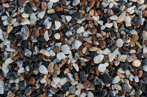 Kamenclub.ru: Мраморная крошка (щебень крошка микс : белый-черный-розовый) фр. 5-10 мм.  купить в Воронеже мрамор белый, черный, розовый, разноцветный микс декоративная мраморная каменная крошка 12000 руб/т   фото КАМЕНЬ КЛУБ