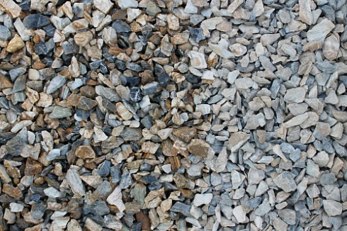 Kamenclub.ru: Мраморная крошка (щебень крошка медовый), фр. 10-20 мм.  купить в Воронеже песчаник бежевый, серый каменная ландшафтная крошка  12000 руб/т   фото КАМЕНЬ КЛУБ