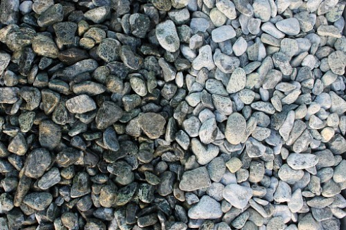 Kamenclub.ru: Щебень галтованный зеленый (змеевик) фр. 20-40 мм.  купить в Воронеже мрамор зеленый, салатовый оголтованный щебень мраморный 12500 руб/т   фото КАМЕНЬ КЛУБ