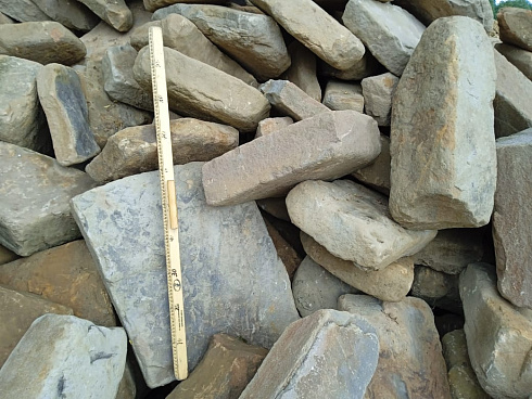 Kamenclub.ru: Песчаник для мощения дорожек, площадок, парковок ( фр 5-10 см)  купить в Воронеже песчаник  серый желтый коричневый рыжий песчаник оголтованный окатанный 6500 руб/т   фото КАМЕНЬ КЛУБ