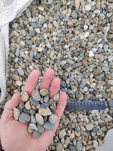 Kamenclub.ru: Галька речная окат (серая) фр.10-20 мм купить  в Воронеже галька речная серая, серый, темно-серый, светло-серый, коричневый ландшафтная декоративная речная окатанная округлая галька 5000 руб/т   фото КАМЕНЬ КЛУБ